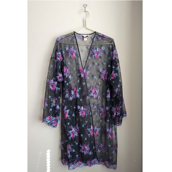 Victoria Secret's Illuminating Blooms Black Lace Trim Robe *missing belt - Picture 4 of 11